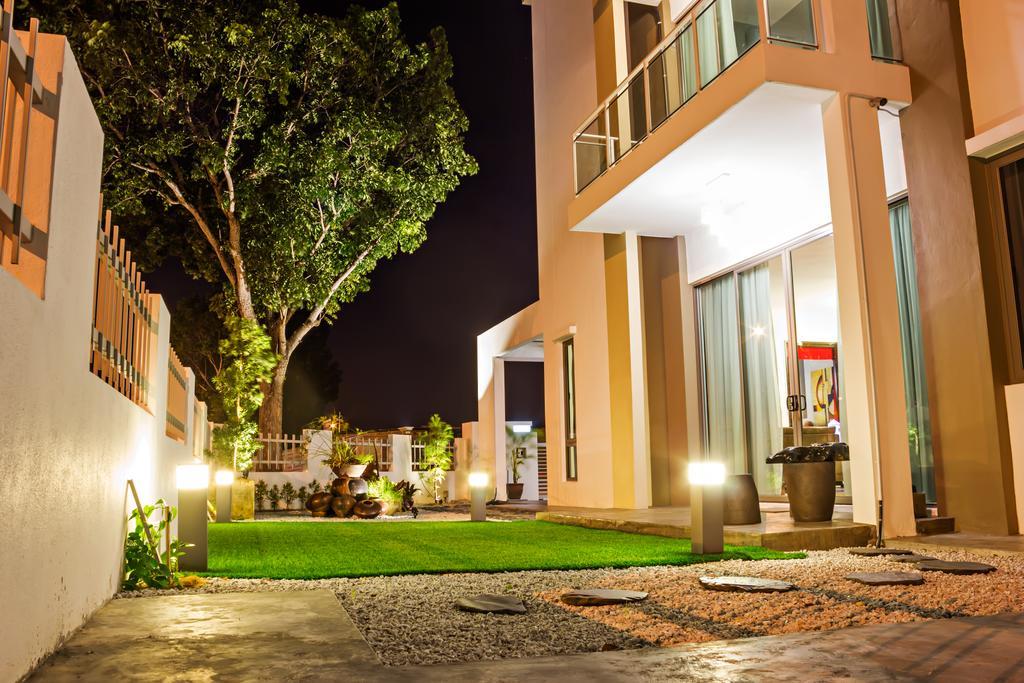 R Residence Jelutong Екстериор снимка