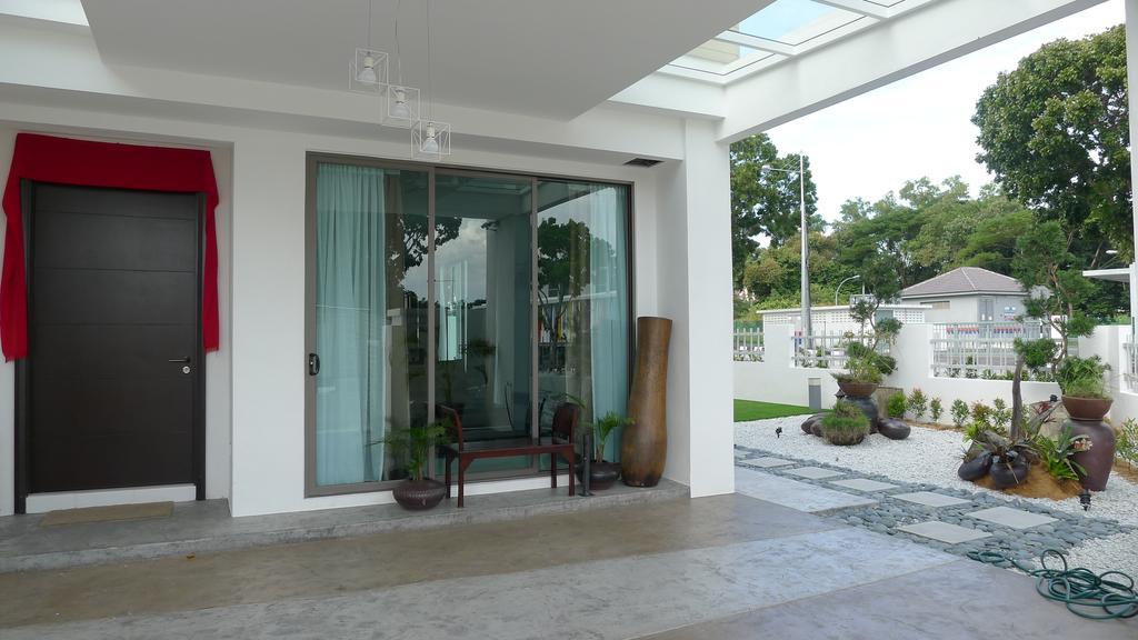R Residence Jelutong Екстериор снимка