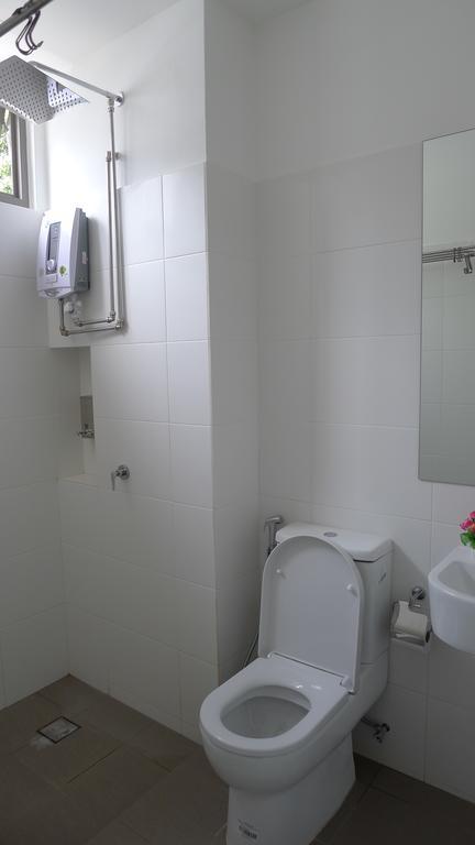 R Residence Jelutong Екстериор снимка