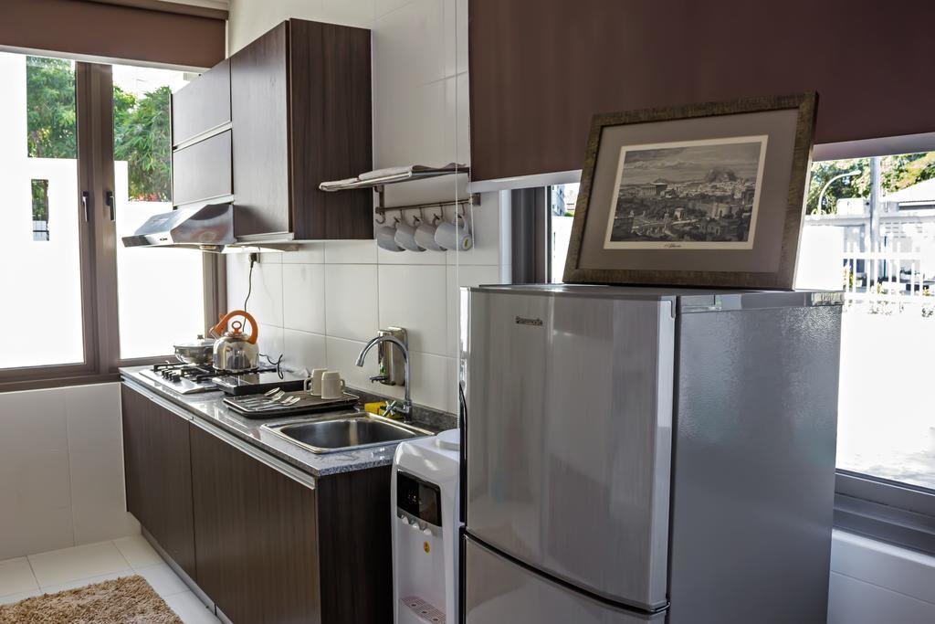 R Residence Jelutong Екстериор снимка
