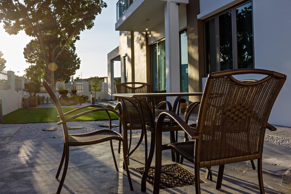 R Residence Jelutong Екстериор снимка