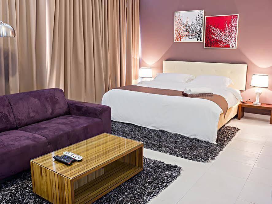 R Residence Jelutong Екстериор снимка